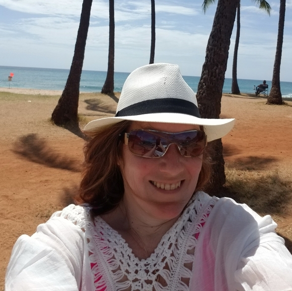 Meet your Posher, Kelli - Picture 2 of 2